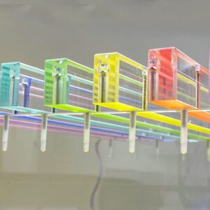 Banco acrílico personalizado para a entrada