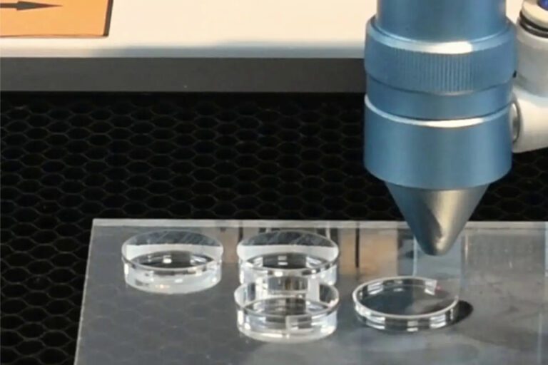 Folha de acrílico personalizada